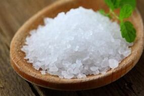Salt against nail fungus
